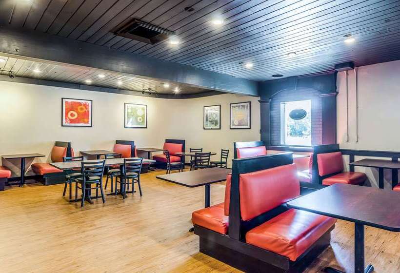 فندق على الطريق Quality Inn