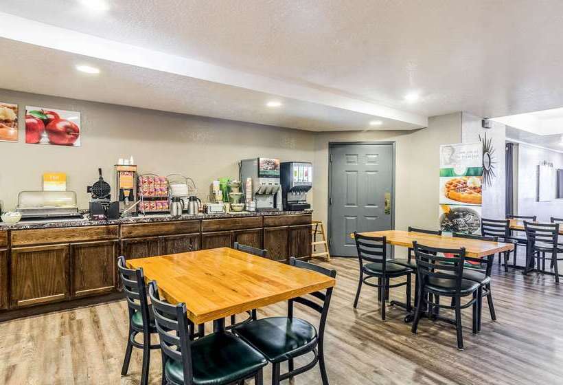 فندق على الطريق Quality Inn