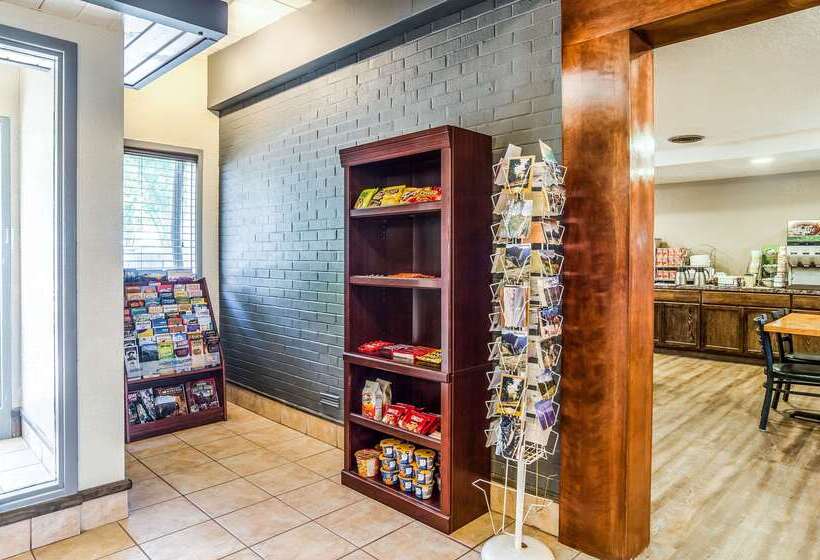 فندق على الطريق Quality Inn