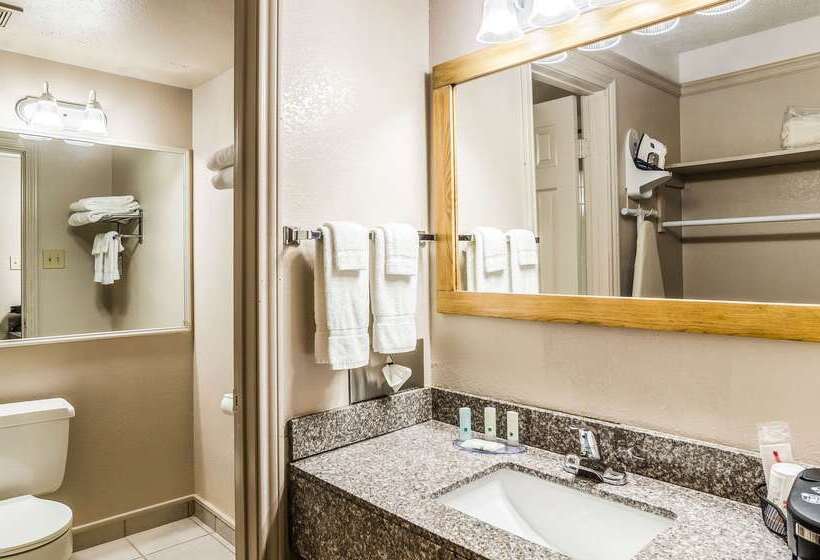 فندق على الطريق Quality Inn