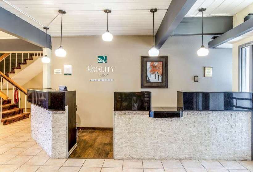 فندق على الطريق Quality Inn