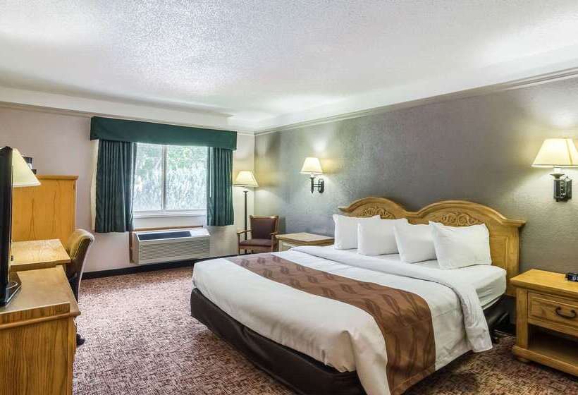 فندق على الطريق Quality Inn