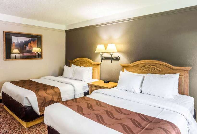 فندق على الطريق Quality Inn