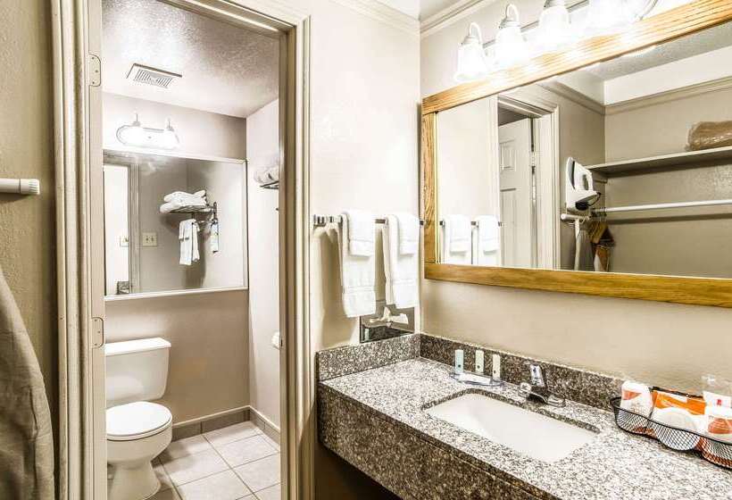 فندق على الطريق Quality Inn