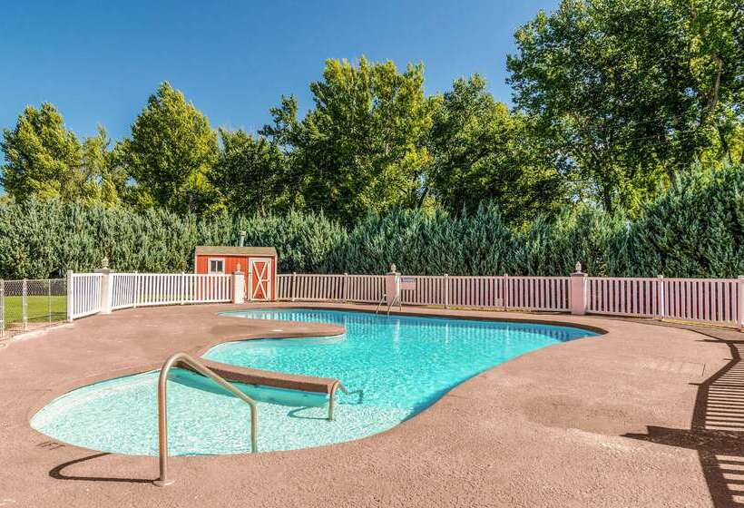 فندق على الطريق Quality Inn