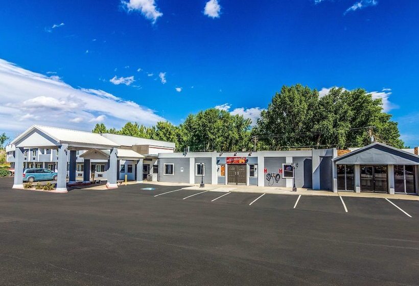 فندق على الطريق Quality Inn