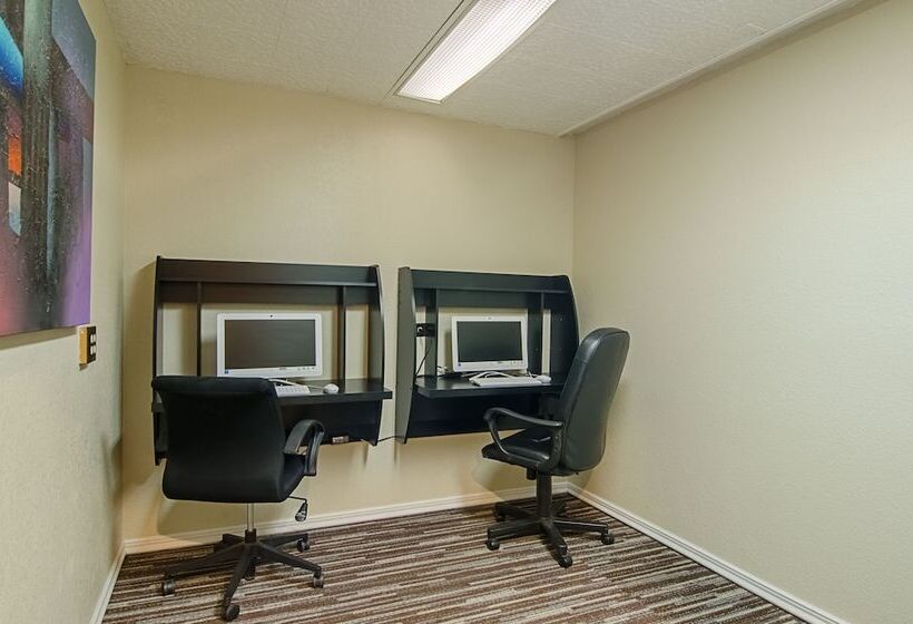 فندق على الطريق Quality Inn