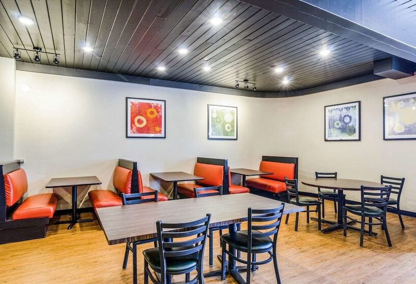 فندق على الطريق Quality Inn