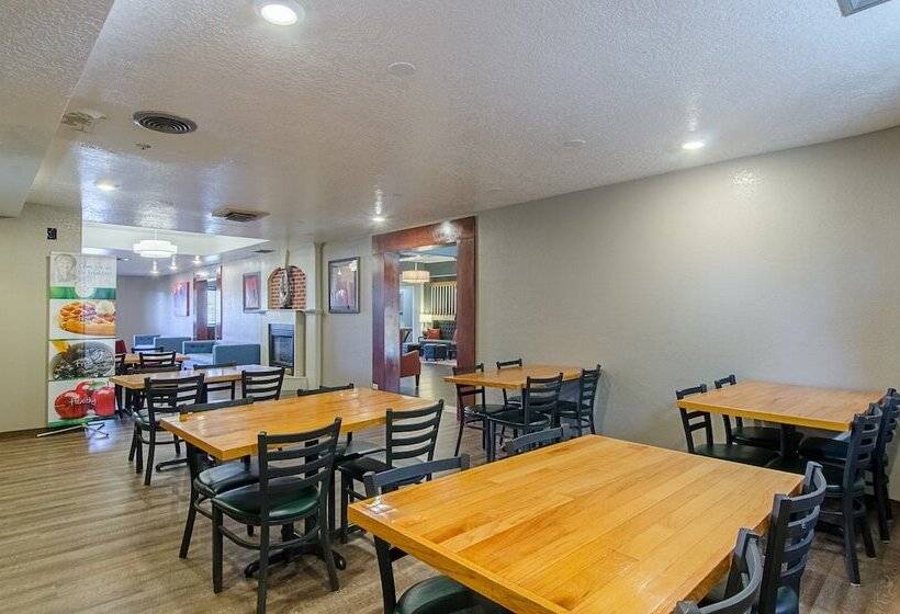 فندق على الطريق Quality Inn