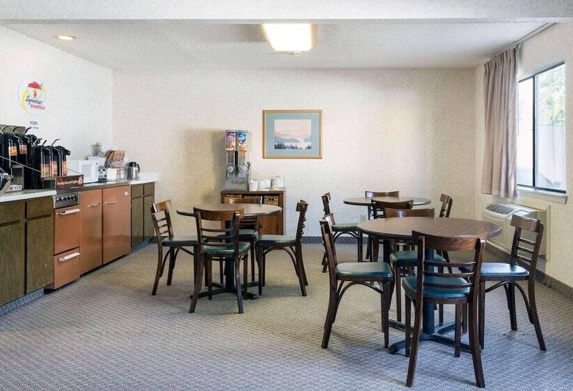 מוטל Super 8 By Wyndham Fallon