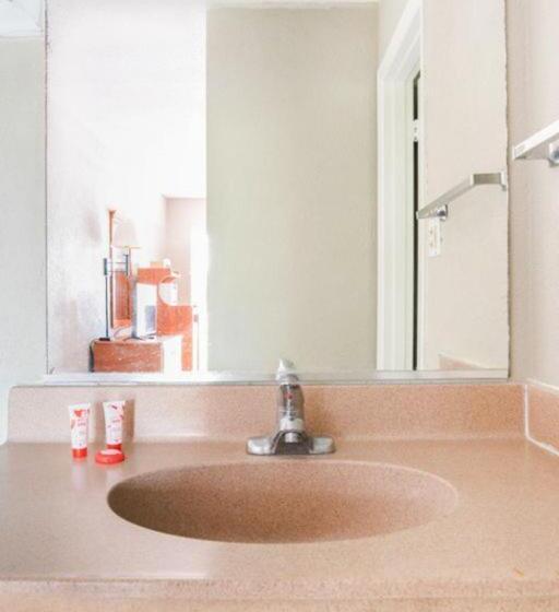 OYO Hotel Mustang Silverspring FL