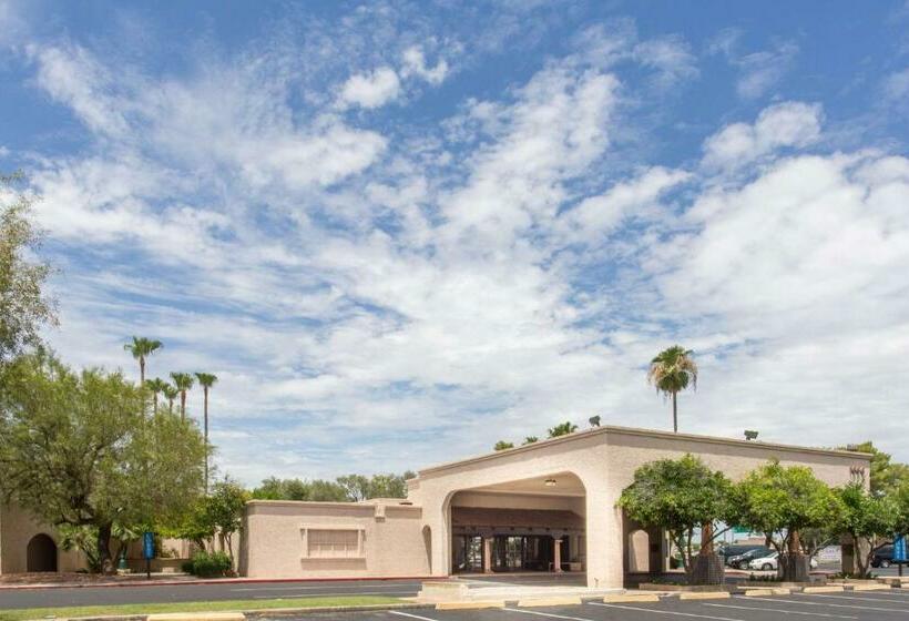 استراحتگاه Dobson Ranch Inn And Suites