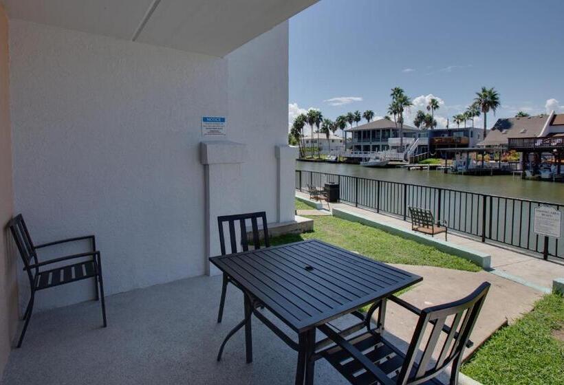 Windwater Hotel And Marina