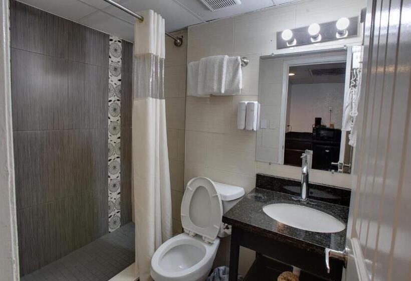 Windwater Hotel And Marina