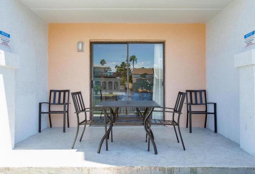 Windwater Hotel And Marina