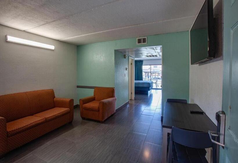 Windwater Hotel And Marina