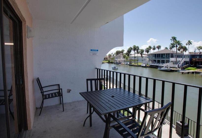 Windwater Hotel And Marina