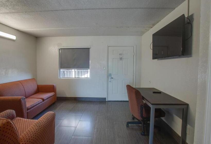 Windwater Hotel And Marina