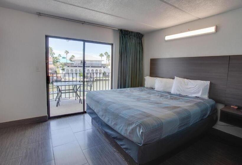 Windwater Hotel And Marina