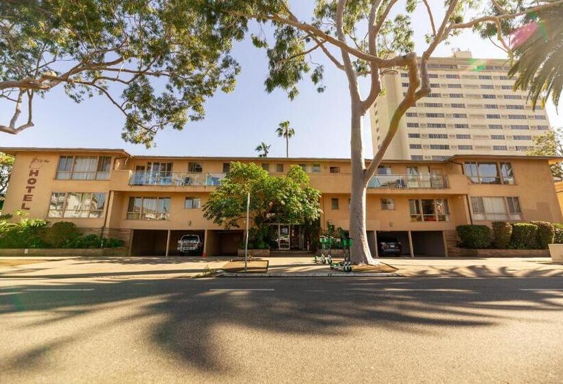 Cal Mar Hotel Suites