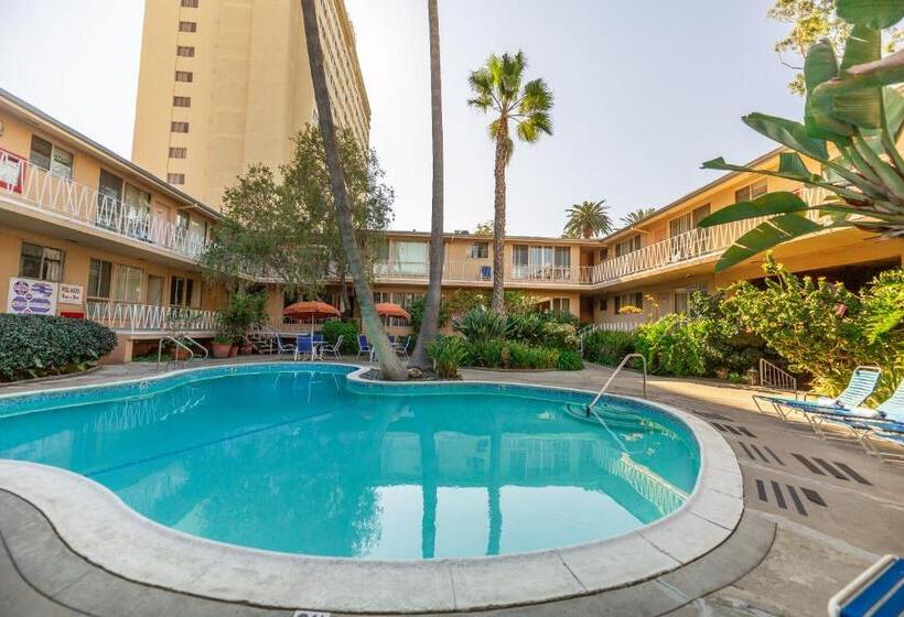 Cal Mar Hotel Suites