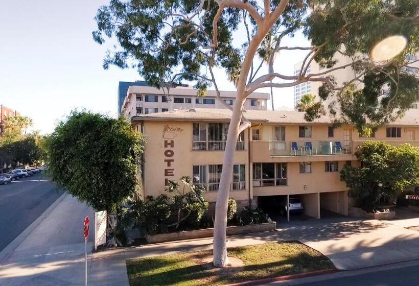 Cal Mar Hotel Suites