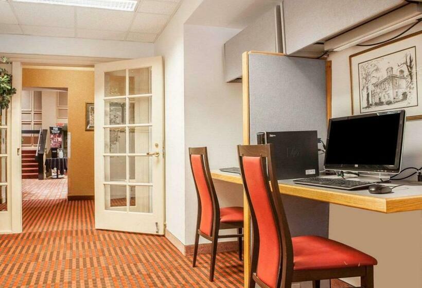 فندق Clarion  Palmer Inn