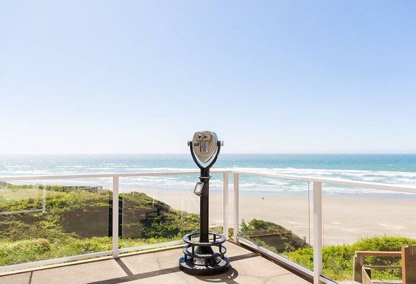 Hallmark Resort   Newport