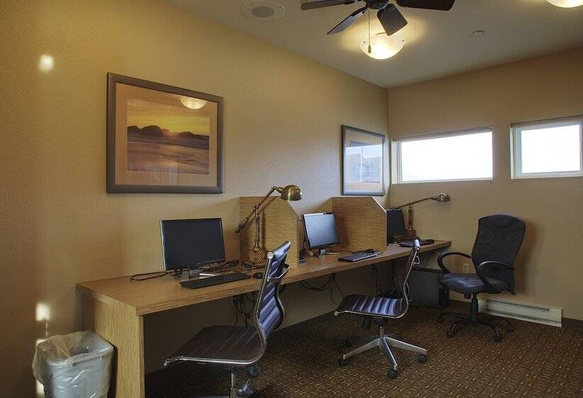 Hallmark Resort   Newport