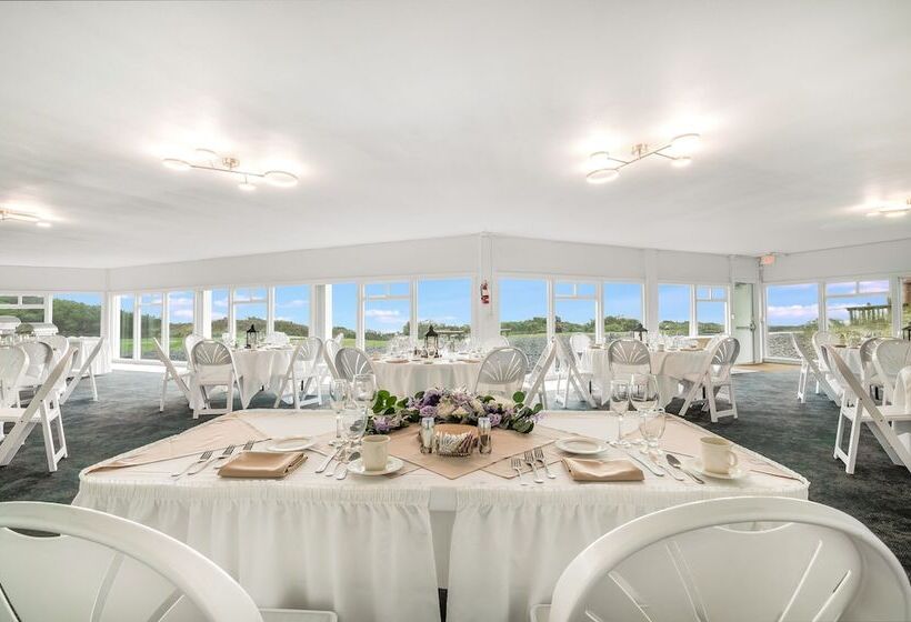 Hallmark Resort   Newport