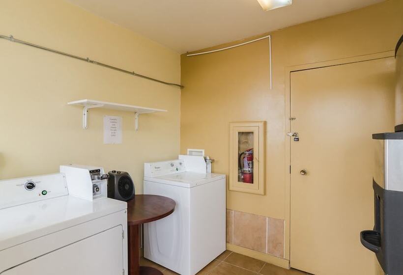 فندق Alamo Inn & Suites