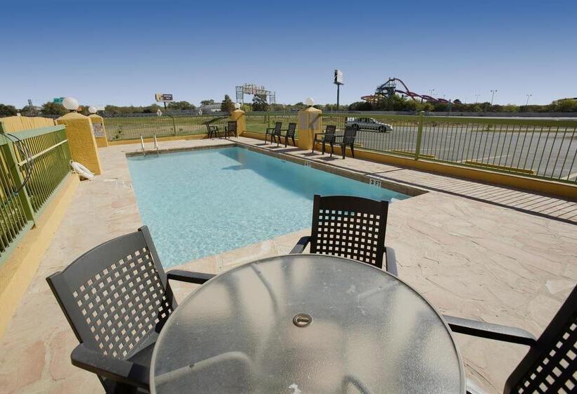 فندق Americas Best Value Inn At&t Center