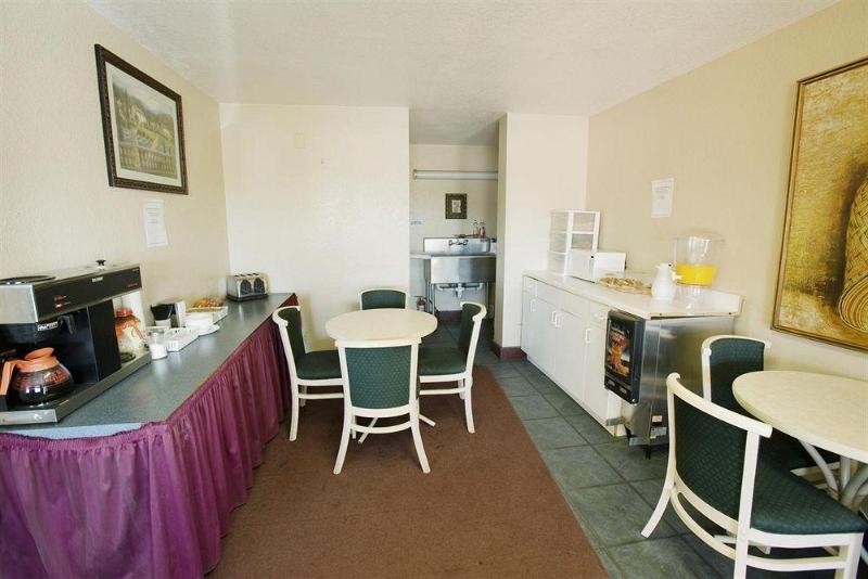 فندق Americas Best Value Inn At&t Center