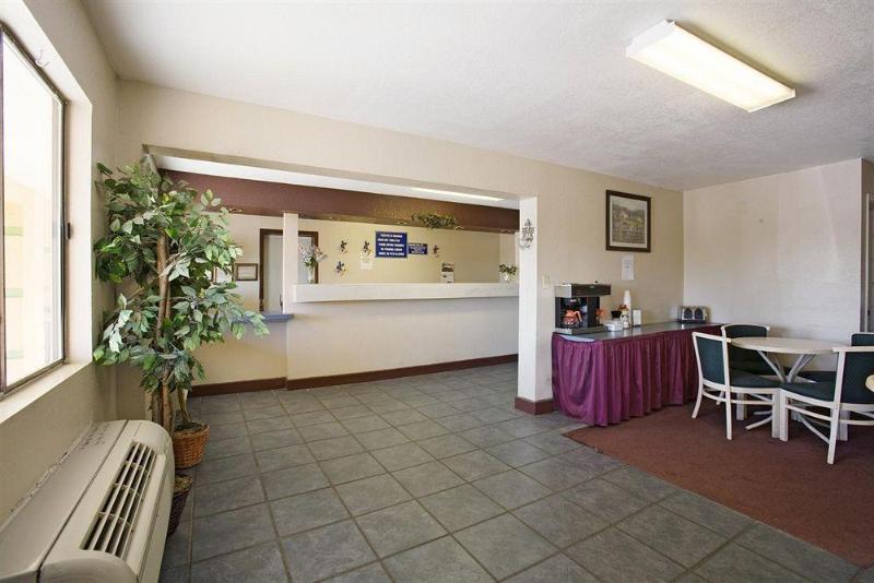 فندق Americas Best Value Inn At&t Center