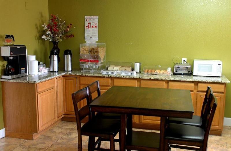 فندق Americas Best Value Inn At&t Center