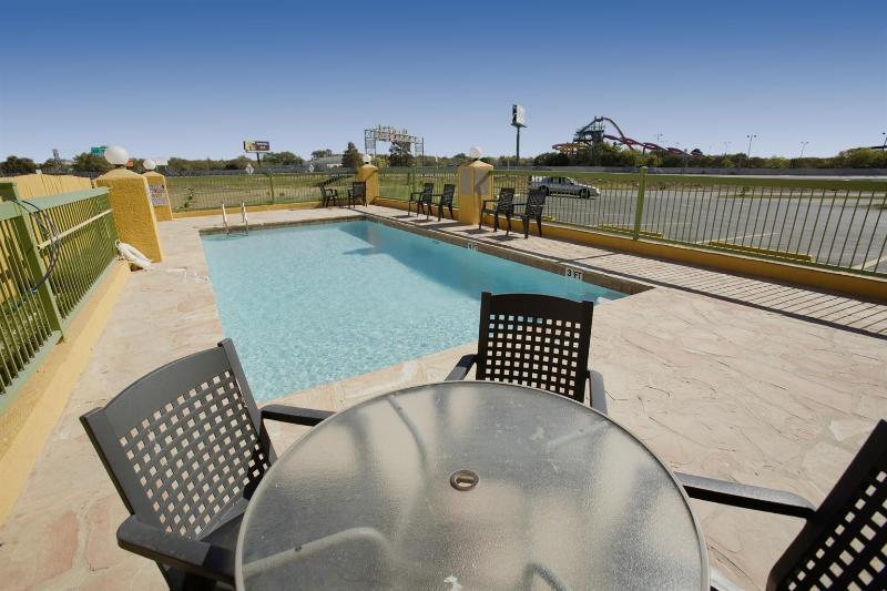 فندق Americas Best Value Inn At&t Center