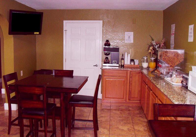 فندق Americas Best Value Inn At&t Center