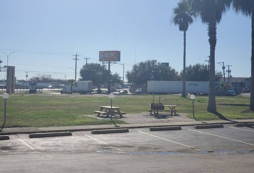 فندق Americas Best Value Inn At&t Center