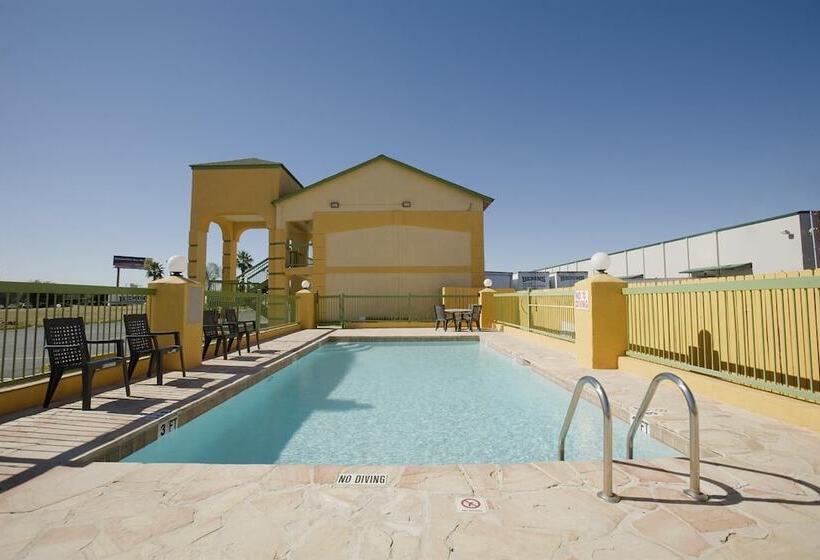 فندق Americas Best Value Inn At&t Center