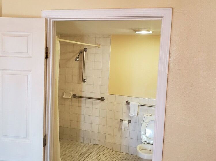 فندق Americas Best Value Inn At&t Center