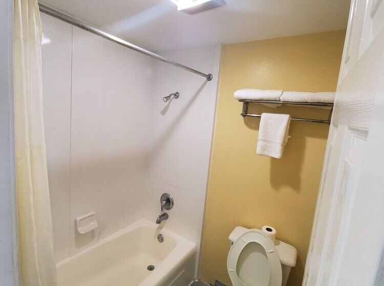 فندق Americas Best Value Inn At&t Center