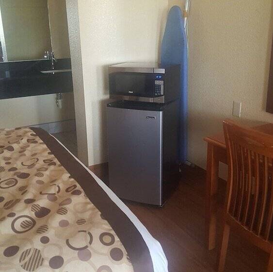 فندق Americas Best Value Inn At&t Center