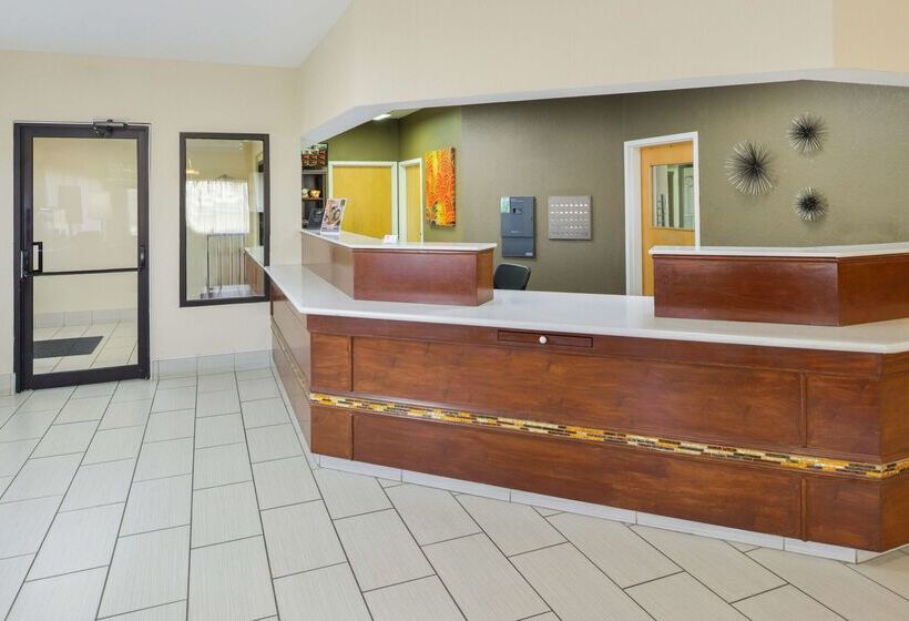فندق Americas Best Value Inn & Suites Bastrop