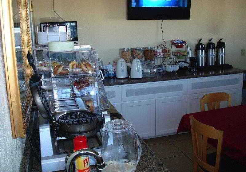 Отель Americas Best Value Inn & Suites Vega