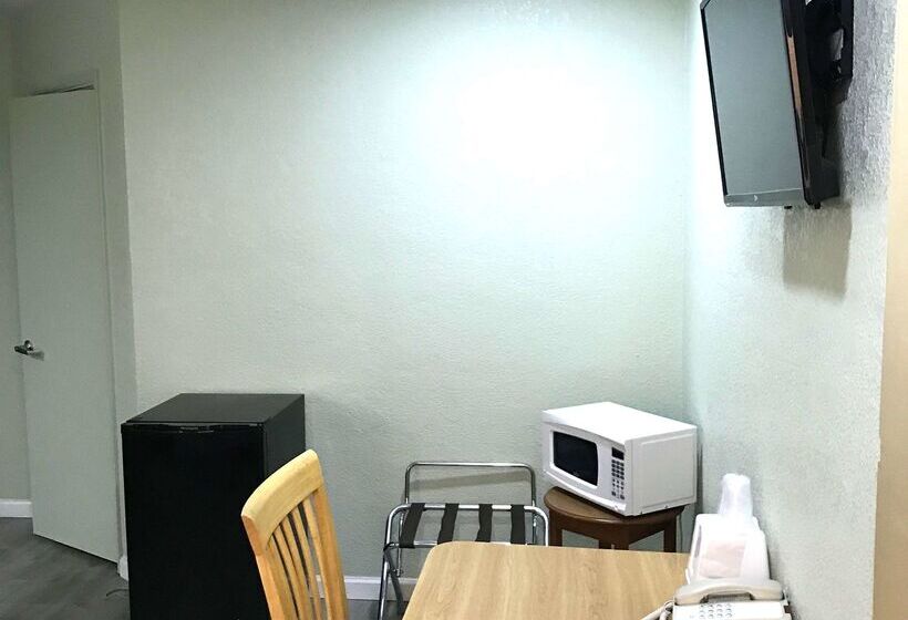 هتل Americas Best Value Inn Visalia