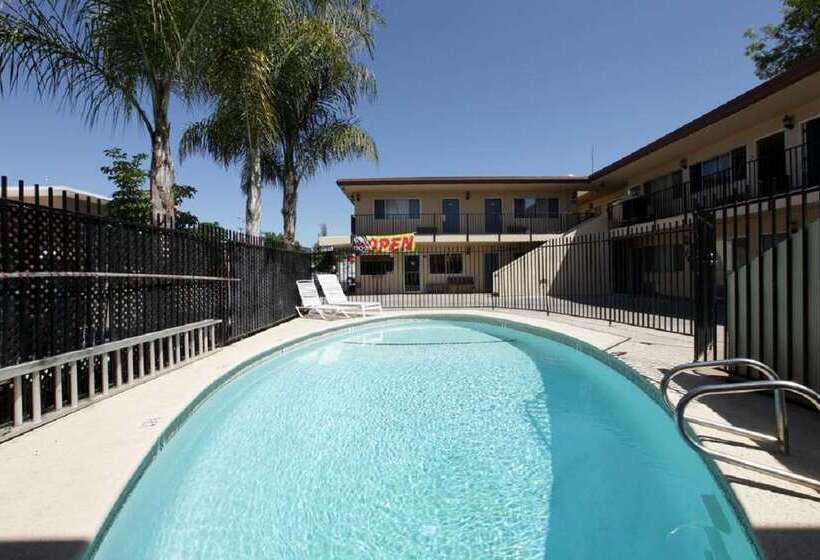 فندق Americas Best Value Inn Visalia