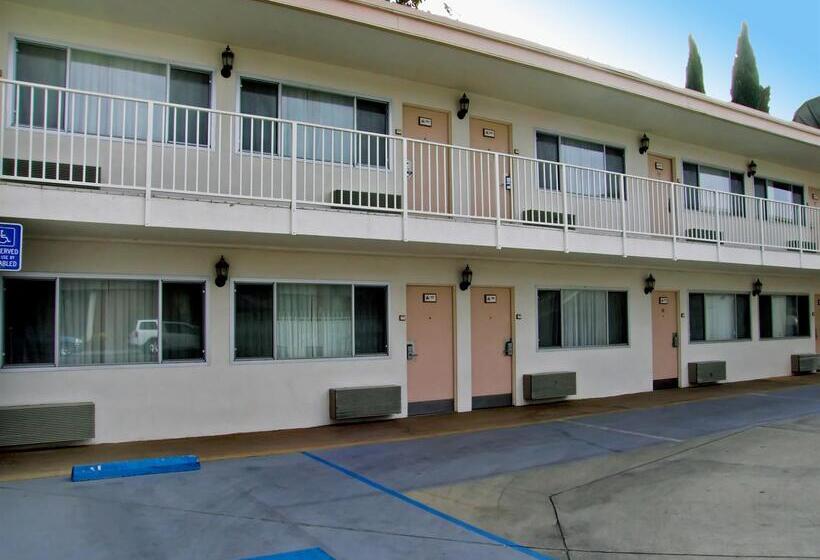 فندق Americas Best Value Inn Visalia