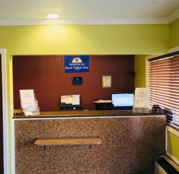 فندق Americas Best Value Inn Visalia