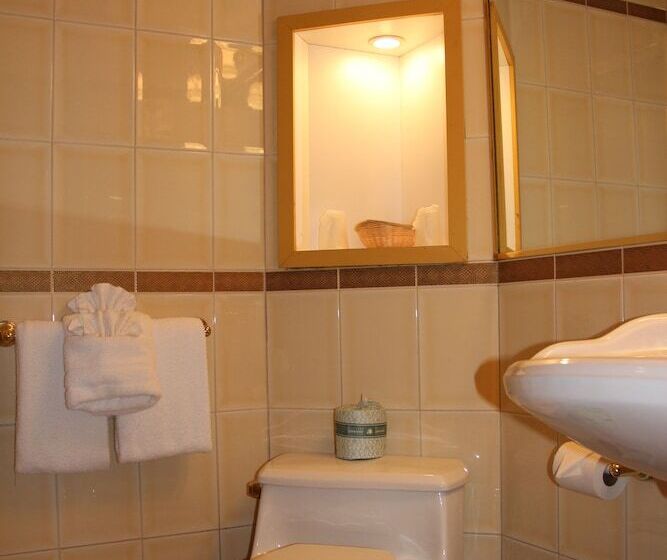 فندق Bay Shore Inn