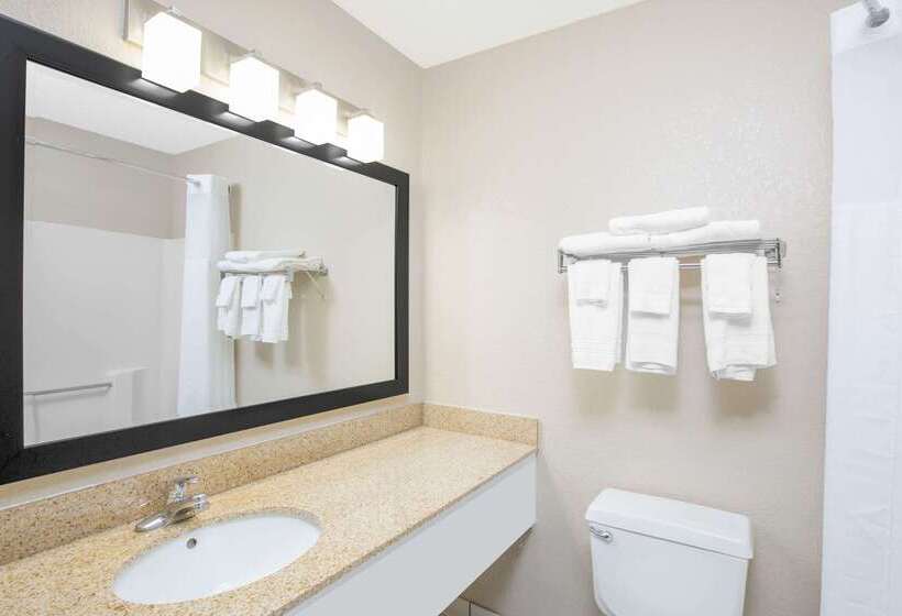 فندق Baymont By Wyndham Ames